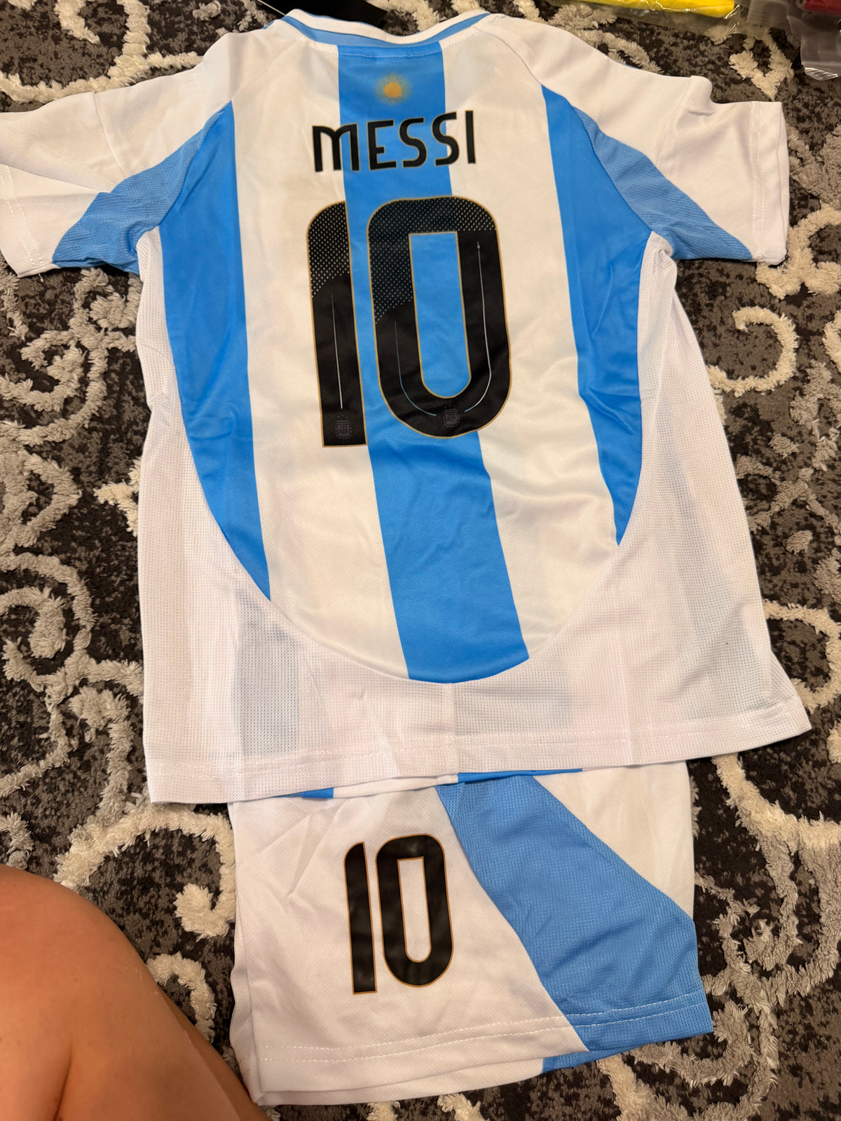 Kids Lionel Messi Argentina Football Fan Kit – Returning World Cup Champions Edition